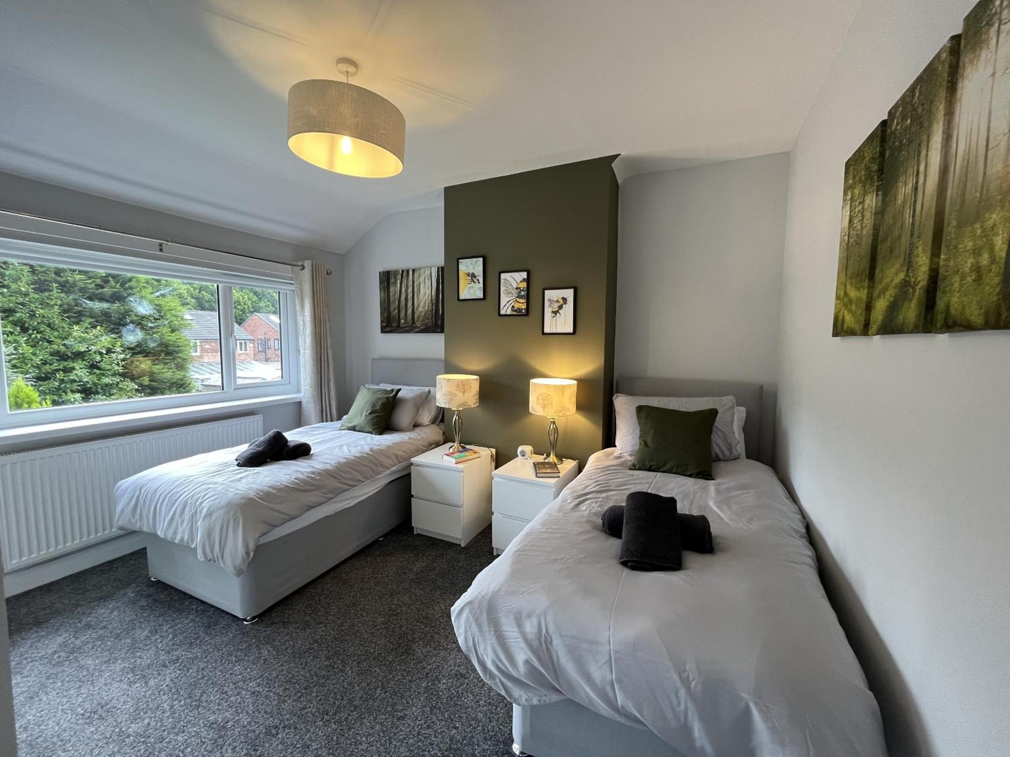 Modern 3-Bed Stay-Away-Home Sleeps 6 Nr Manchester Exterior foto