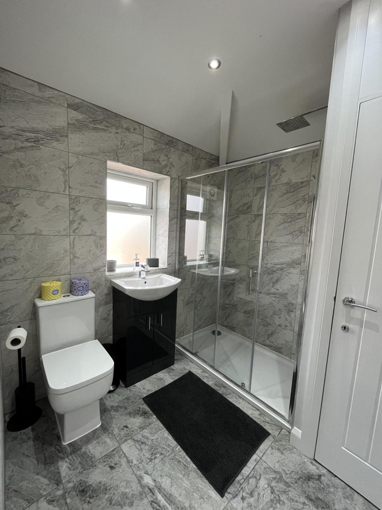Modern 3-Bed Stay-Away-Home Sleeps 6 Nr Manchester Exterior foto