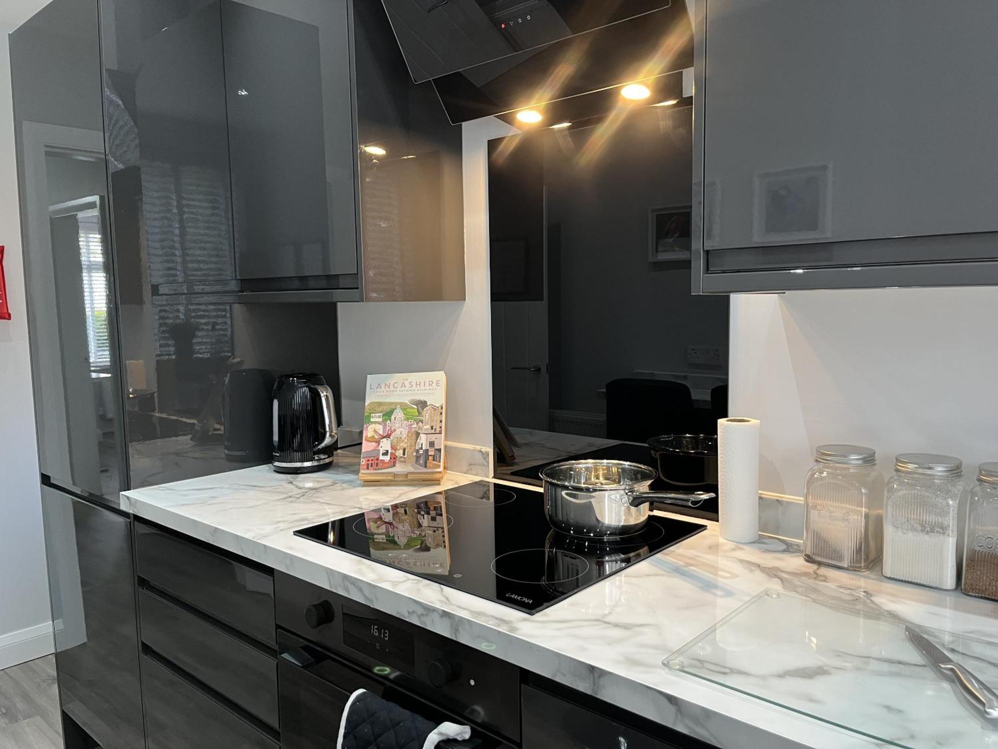 Modern 3-Bed Stay-Away-Home Sleeps 6 Nr Manchester Exterior foto
